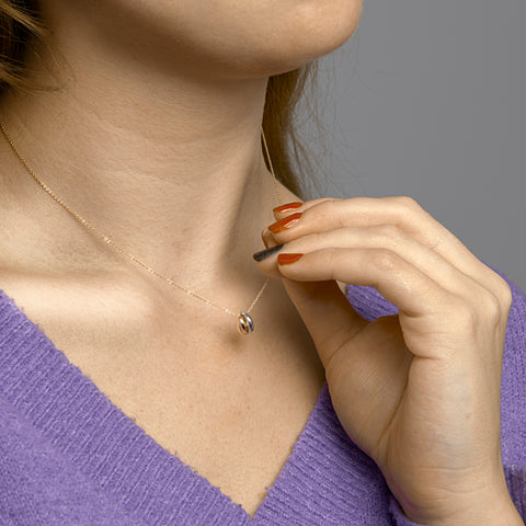 14 Karaat Geelgouden collier, Ankerschakel 1mm met drie Ringetjes in Geelgoud, Roségoud en Witgoud  - Lengte 41+4cm