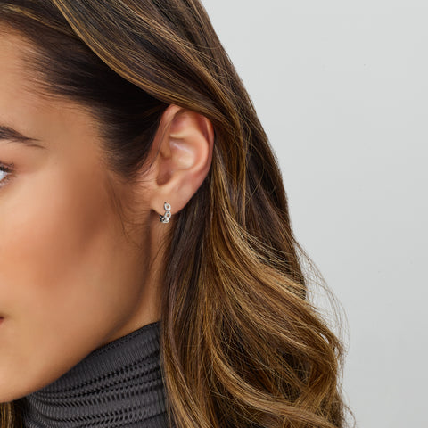Gerhodineerd Zilveren Klapoorringen met een Schakelmotief gevuld met Zirkonia - Formaat 3.5x12mm