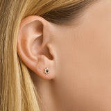 Oorknoppen met Saffier 0.09ct (2x 0.045ct) en Zirkonia, 14 Karaat Geelgoud - Formaat 5.4x6mm